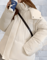 Seraphina – flauschige winterjacke mit reißverschluss und seitentaschen.