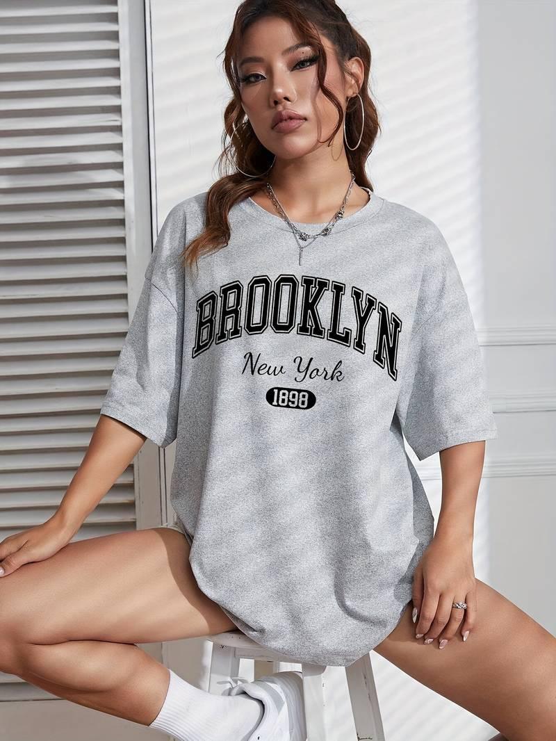 Savannah – stilvolles rundhals-t-shirt mit brooklyn-print - LOVEZOE