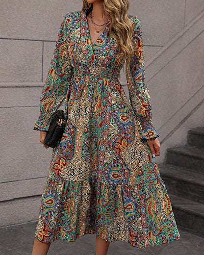 Kleid mit Paisley-Print und V-Ausschnitt