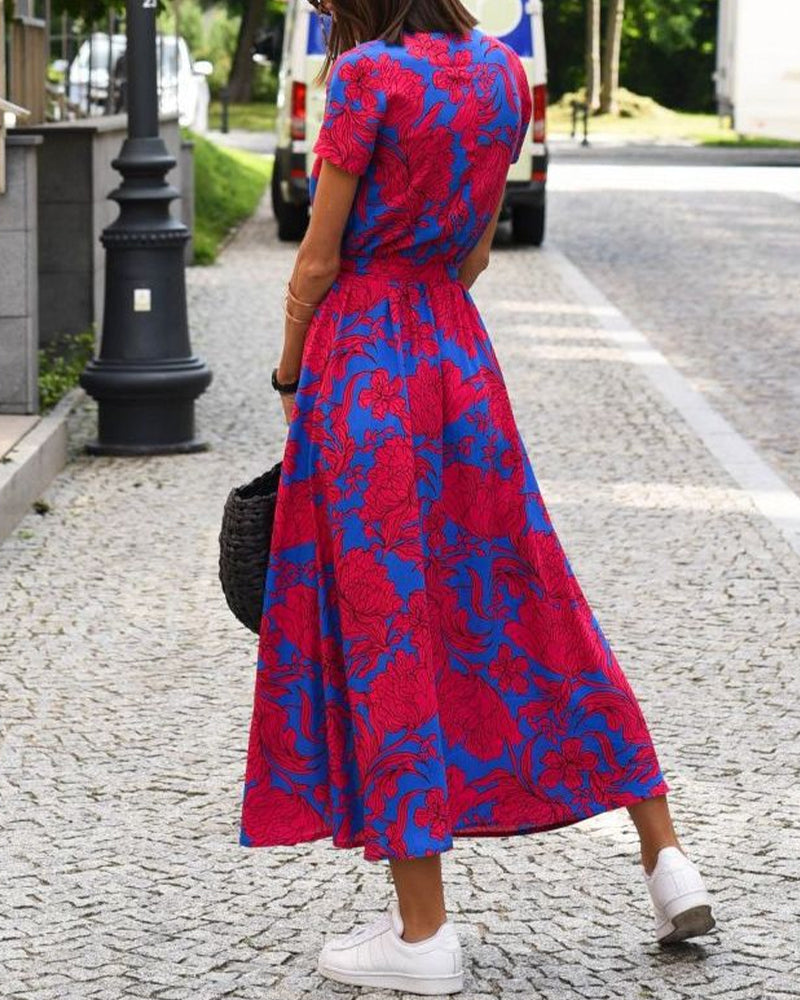 Kleid mit modischem Print und V-Ausschnitt