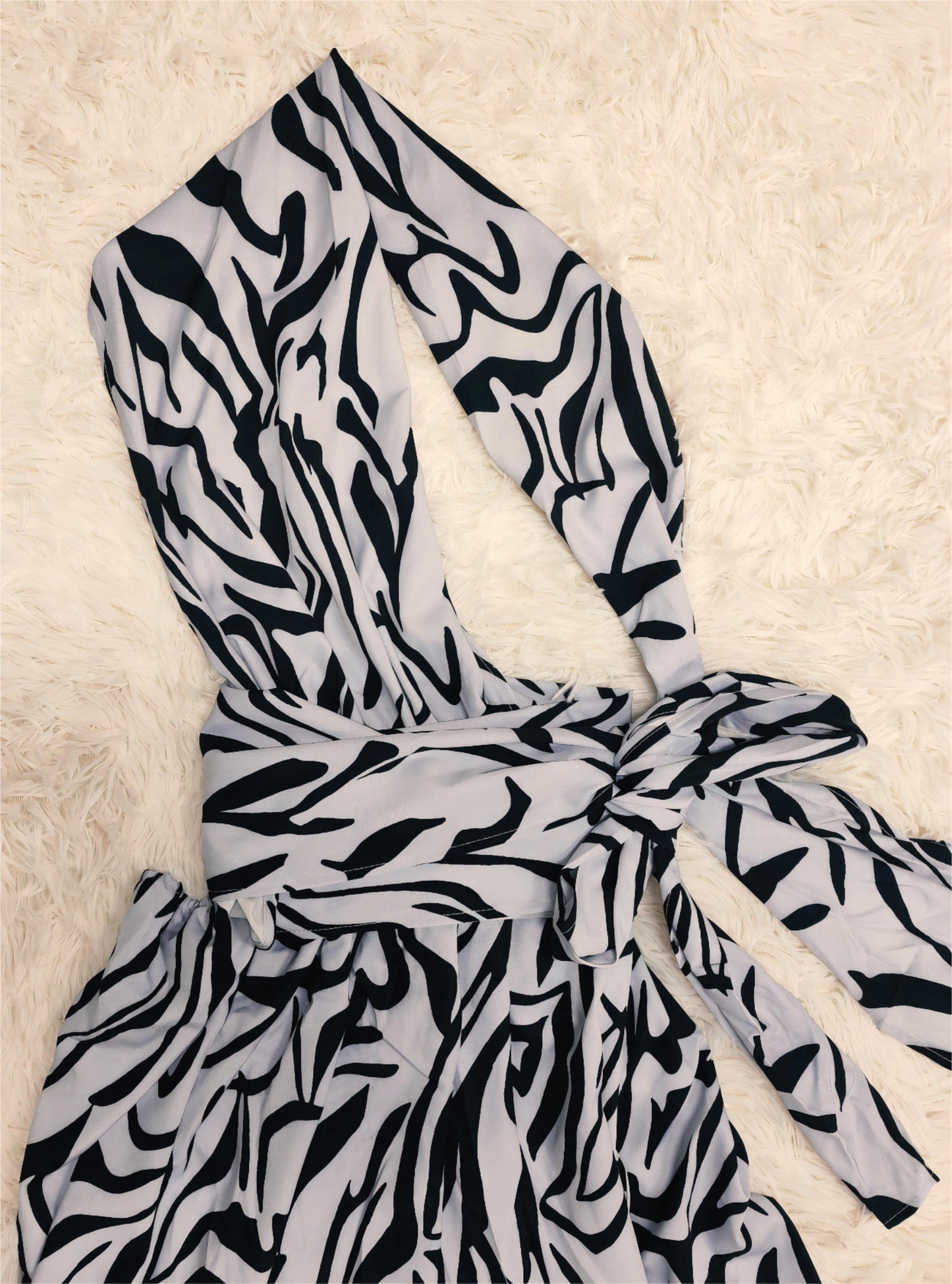 SpringStil® - Weiß Schwarz Zebra Print Asymmetrisches Maxikleid mit Frontschlitz