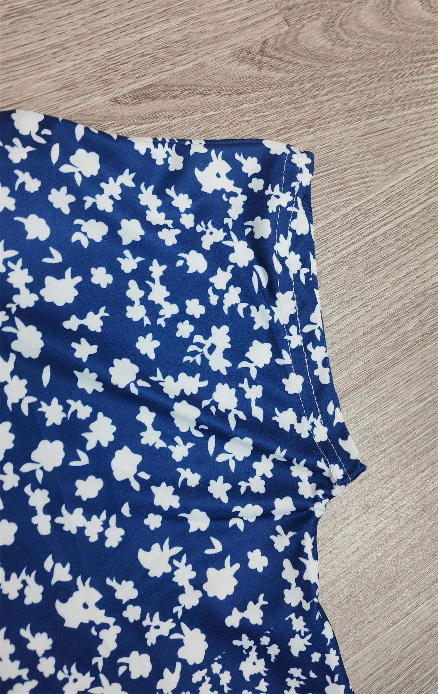 FallStil® - Königsblau Weiß Floral Print Rundkragen Midikleid