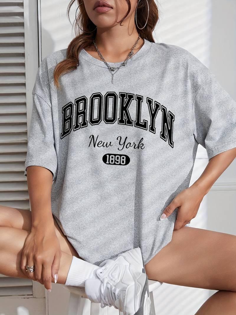 Savannah – stilvolles rundhals-t-shirt mit brooklyn-print - LOVEZOE