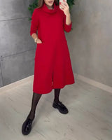 Einfarbiges Kleid mit Rollkragen und Taschen