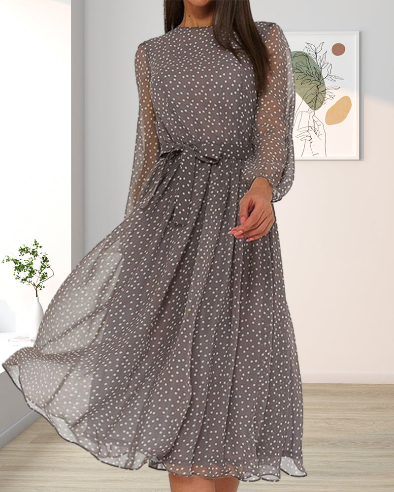 Elegantes Kleid mit Tupfenmuster