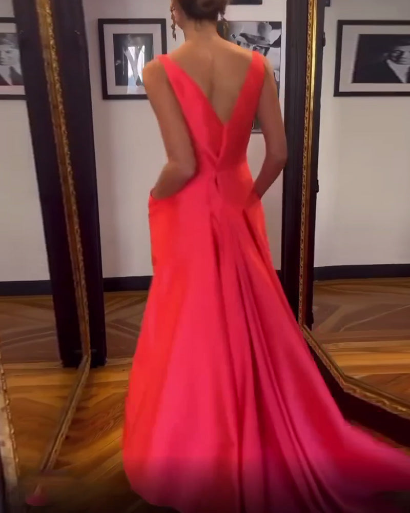 Ärmelloses, einfarbiges, elegantes Kleid mit Tasche