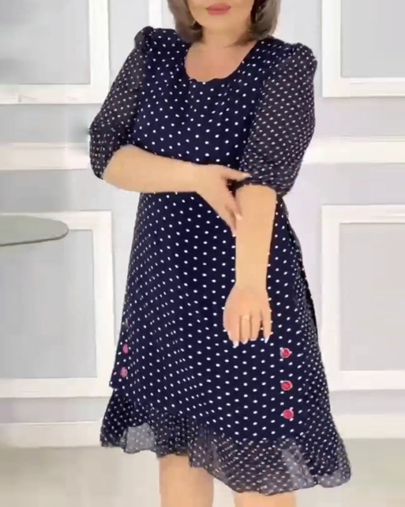 Elegantes Kleid mit halben Ärmeln und Polka-Dot-Print