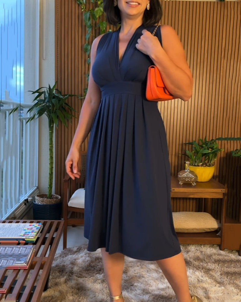 Kleid mit V-Ausschnitt, ärmellos und betonter Taille