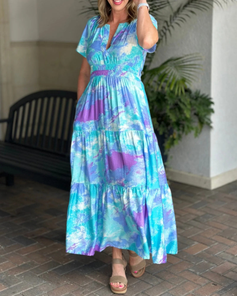 Kurzärmeliges plissiertes Tie-Dye-Kleid