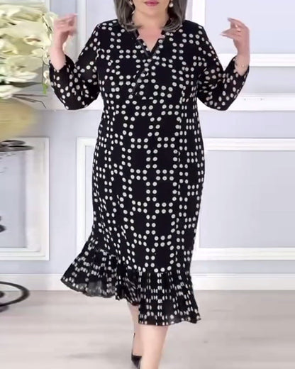 Elegantes kleid mit polka-dot-print, v-ausschnitt und neunviertelärmeln