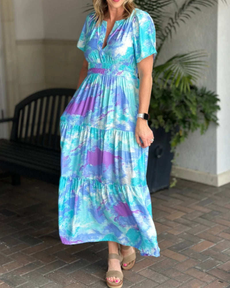 Kurzärmeliges plissiertes Tie-Dye-Kleid