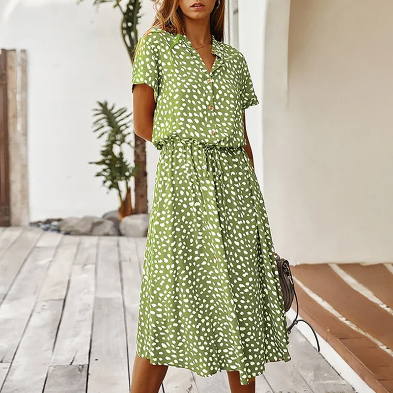 Kurzärmliges Sommerkleid mit Tupfenmuster