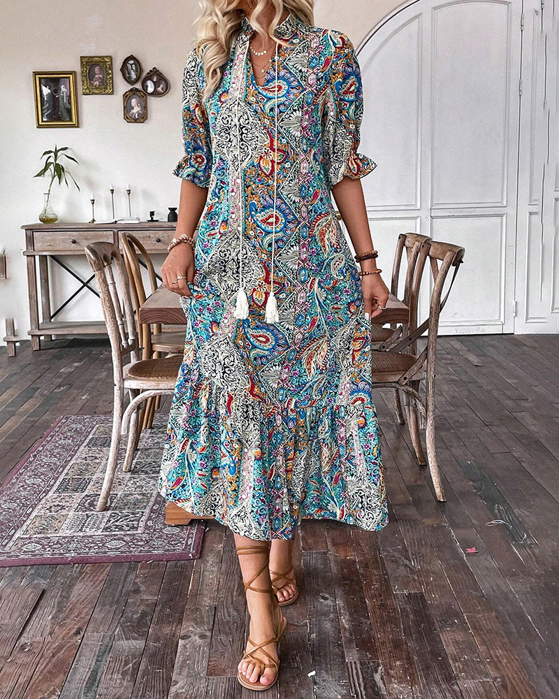 Elegantes Kleid mit halben Ärmeln und Paisley-Print