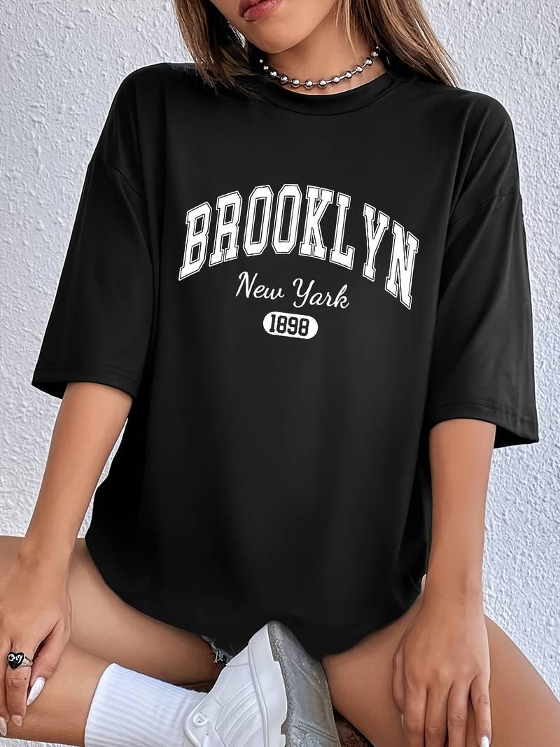 Savannah – stilvolles rundhals-t-shirt mit brooklyn-print - LOVEZOE