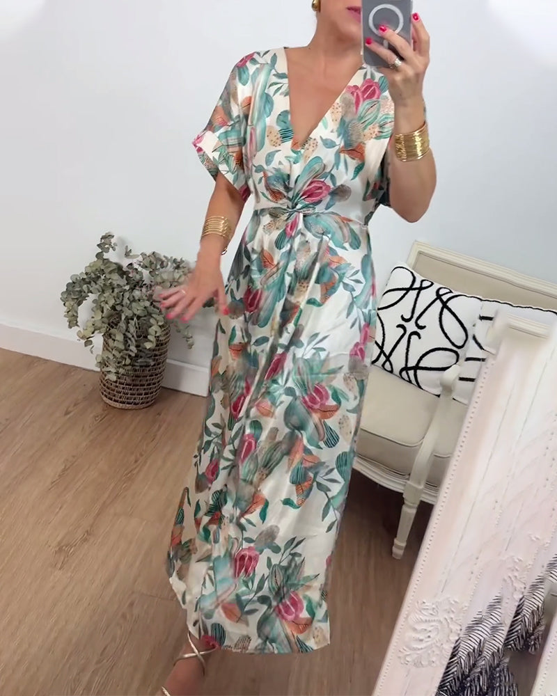 Elegantes Kleid mit V-Ausschnitt und Twist-Muster im Botanischen Druck