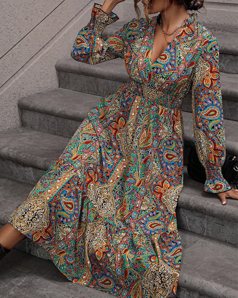 Kleid mit Paisley-Print und V-Ausschnitt