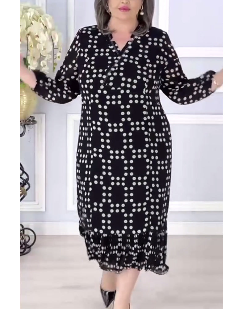 Elegantes kleid mit polka-dot-print, v-ausschnitt und neunviertelärmeln