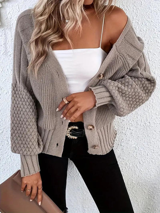 Olivia – strickjacke mit v-ausschnitt und knöpfen - LOVEZOE