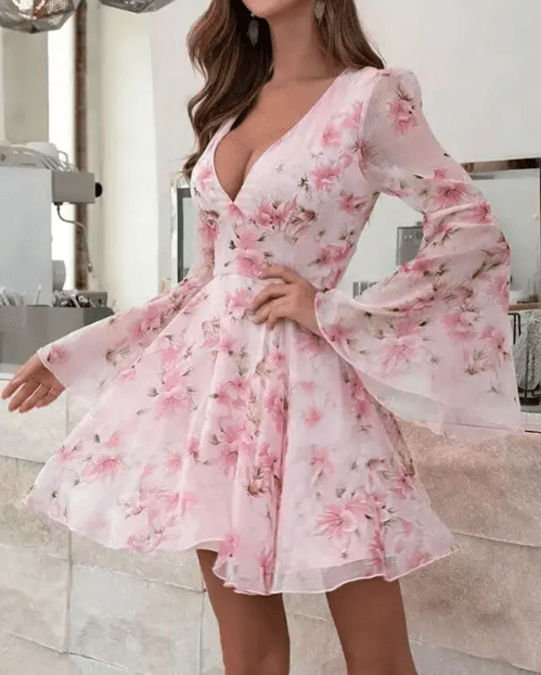 Amelia – tiefes kleid mit blumendruck und glockenärmeln - LOVEZOE