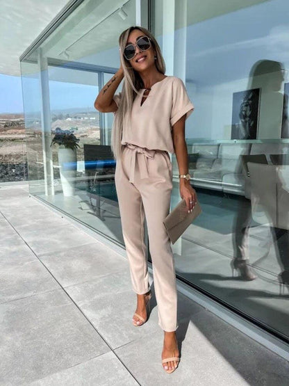 LIORA - Jumpsuit mit Schleifendetail - LOVEZOE