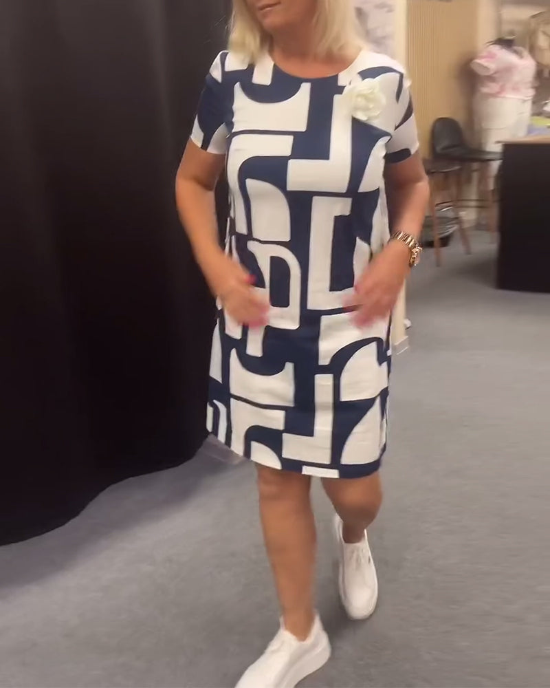 Kleid mit geometrischem Print und Taschen-Rundhalsausschnitt