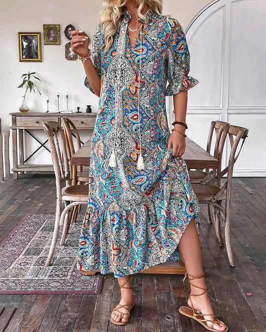 Elegantes Kleid mit halben Ärmeln und Paisley-Print