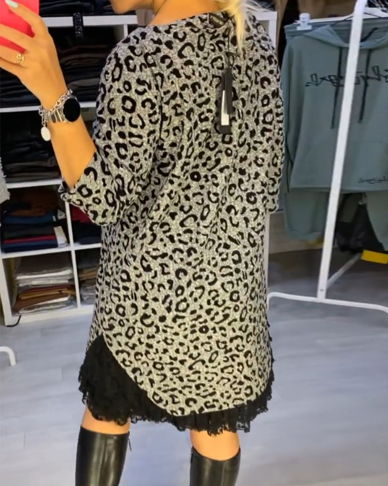 Schlankmachendes Kleid mit Leopardenmuster