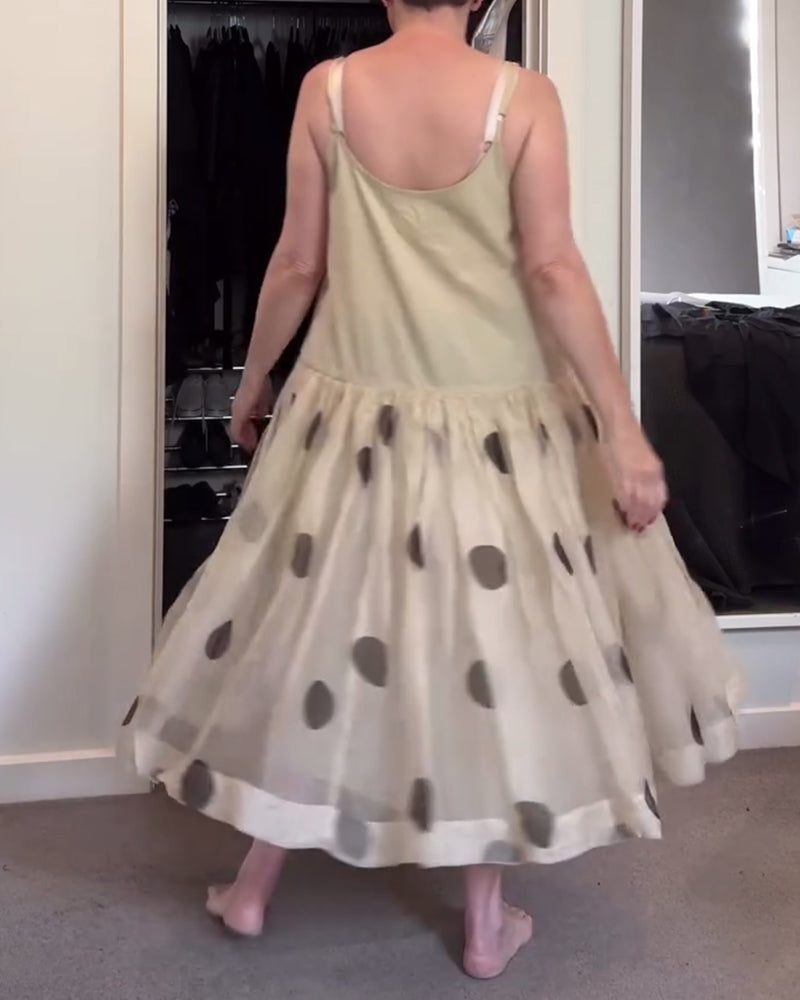 Freizeitkleid mit trägern und polka dots