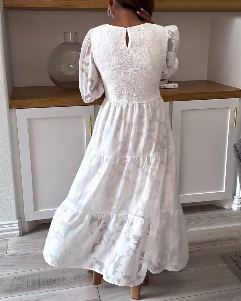 Elegantes Kleid mit Mittelärmeln und weißer Spitze