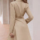 Elegantes Kleid mit Knopfrevers