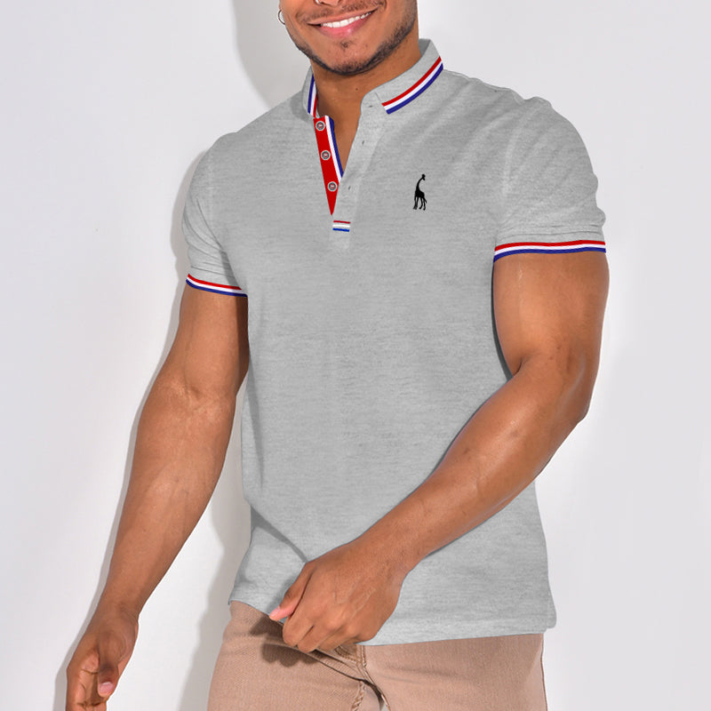 Rene – Stylisches Poloshirt mit Emblem und Farbakzenten